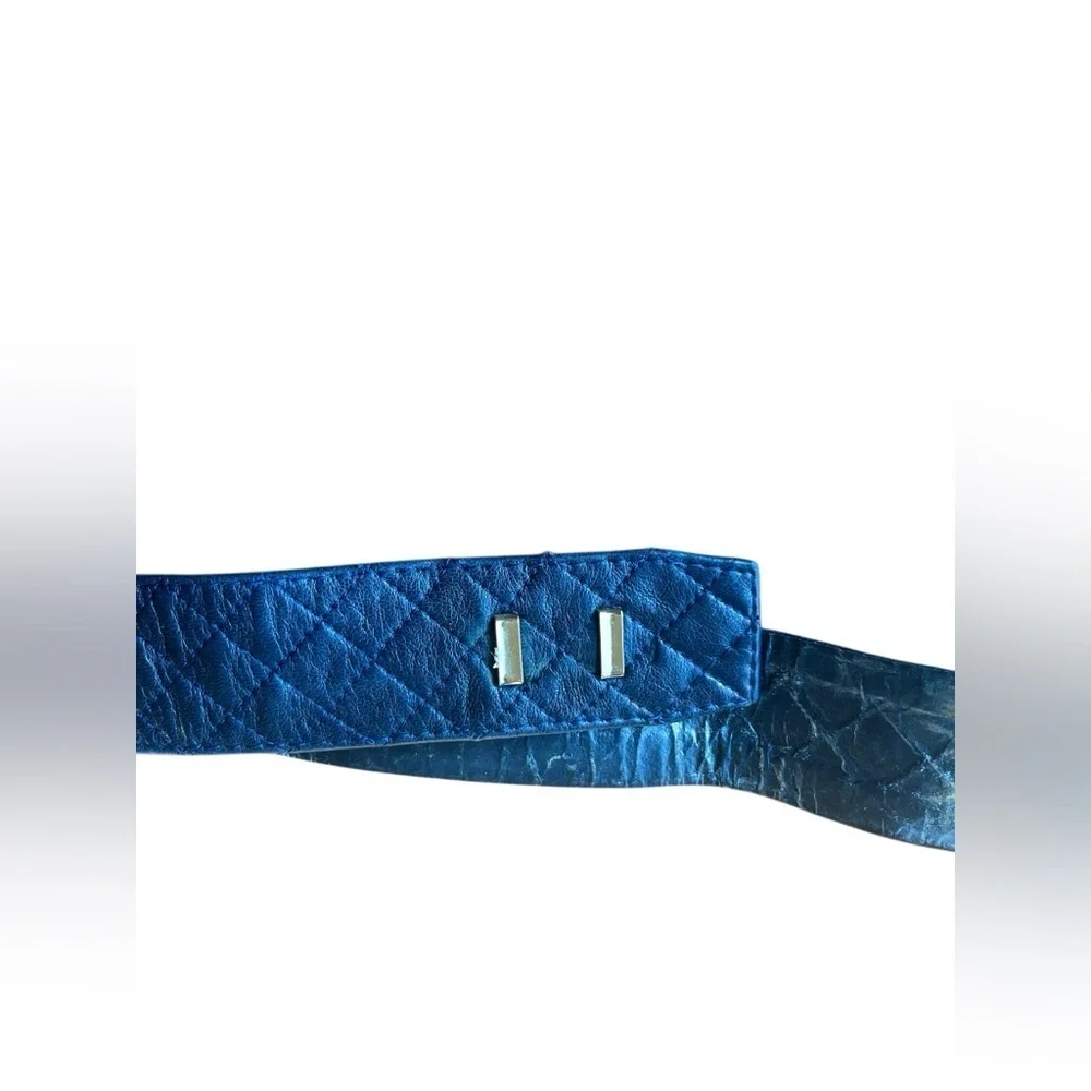 Vintage CHANEL Navy Quilted Leather Belt with Gold Buckle Sz 26
